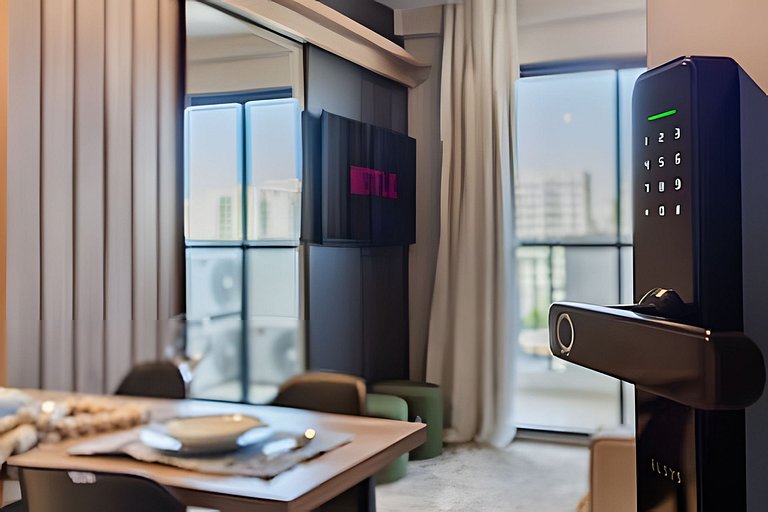 Apto Luxo, cama Queen, próx  Aeroporto, metrô shop