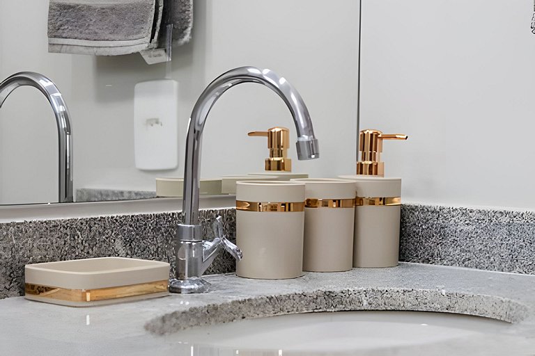 Ap climatizado, janela anti-ruído, prox aero/shop