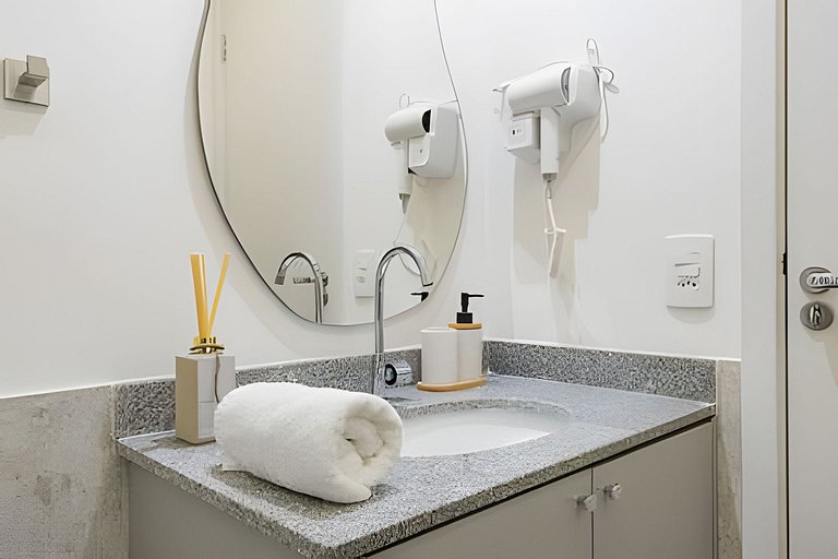 Apê NOVO, vista incrível 12º, cama Queen/7min Aero